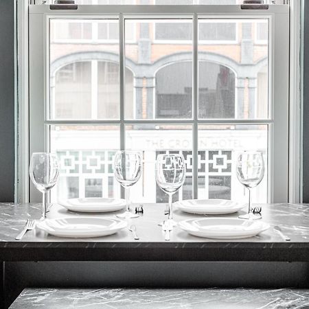 Homely 2 Beds Apt Up To 5 Guests-Wifi By Tent Serviced Apartments Chertsey Buitenkant foto