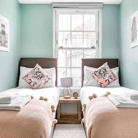 Homely 2 Beds Apt Up To 5 Guests-Wifi By Tent Serviced Apartments Chertsey Buitenkant foto