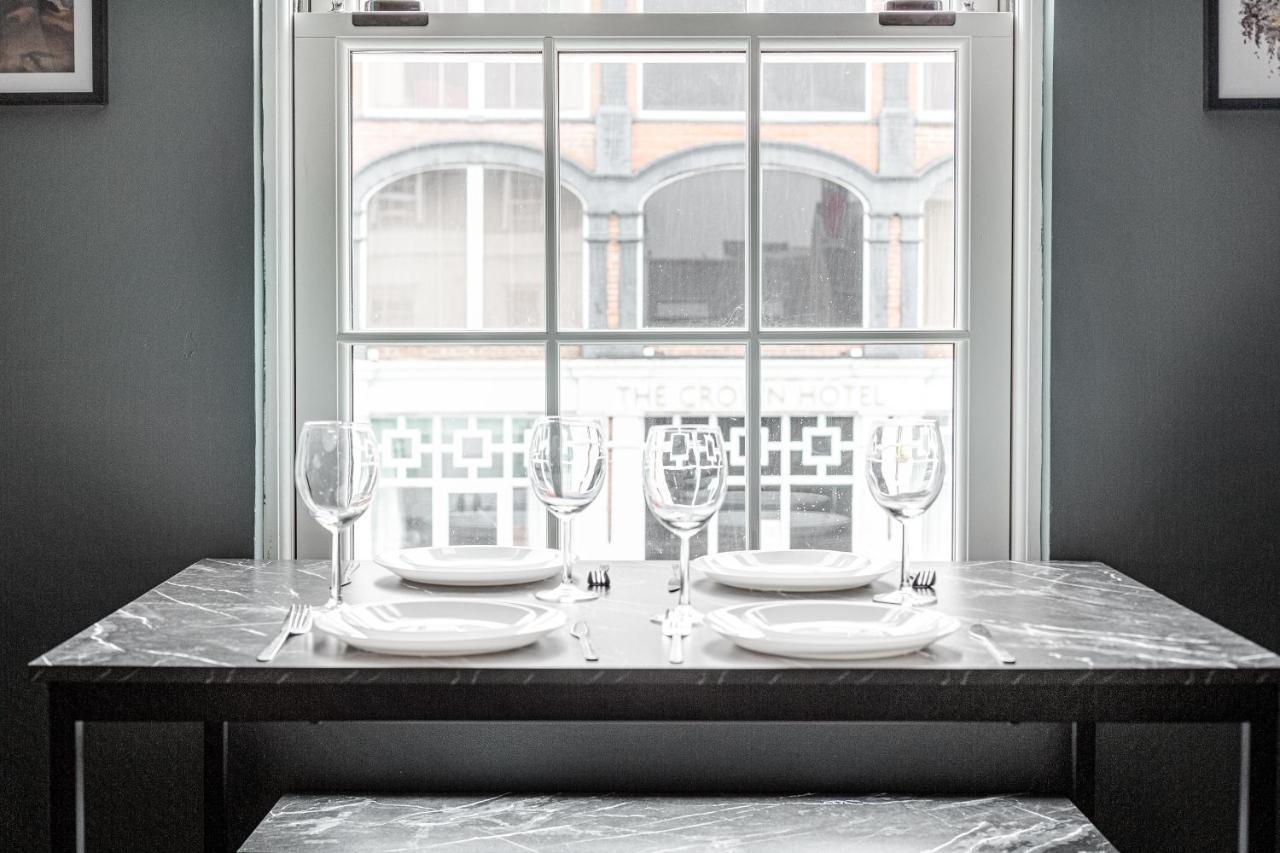 Homely 2 Beds Apt Up To 5 Guests-Wifi By Tent Serviced Apartments Chertsey Buitenkant foto